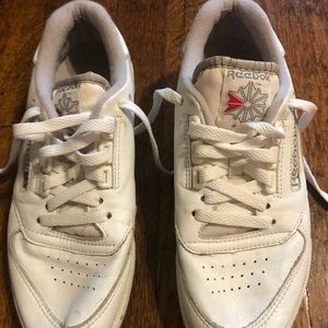 White retro Reebok women’s shoes 9